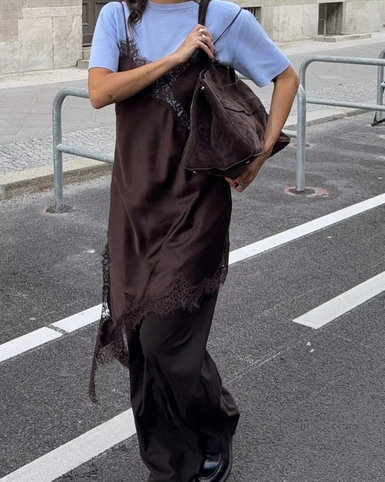 Vestido de Seda y Encaje Marrón