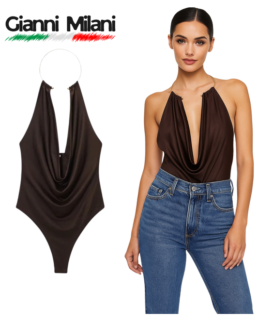 Top marrón de cuello redondo con anilla