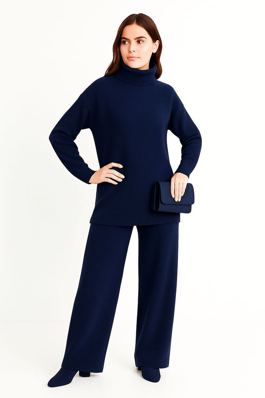 Conjunto ROMA — Dos piezas formadas por jersey de cuello vuelto y pantalón.